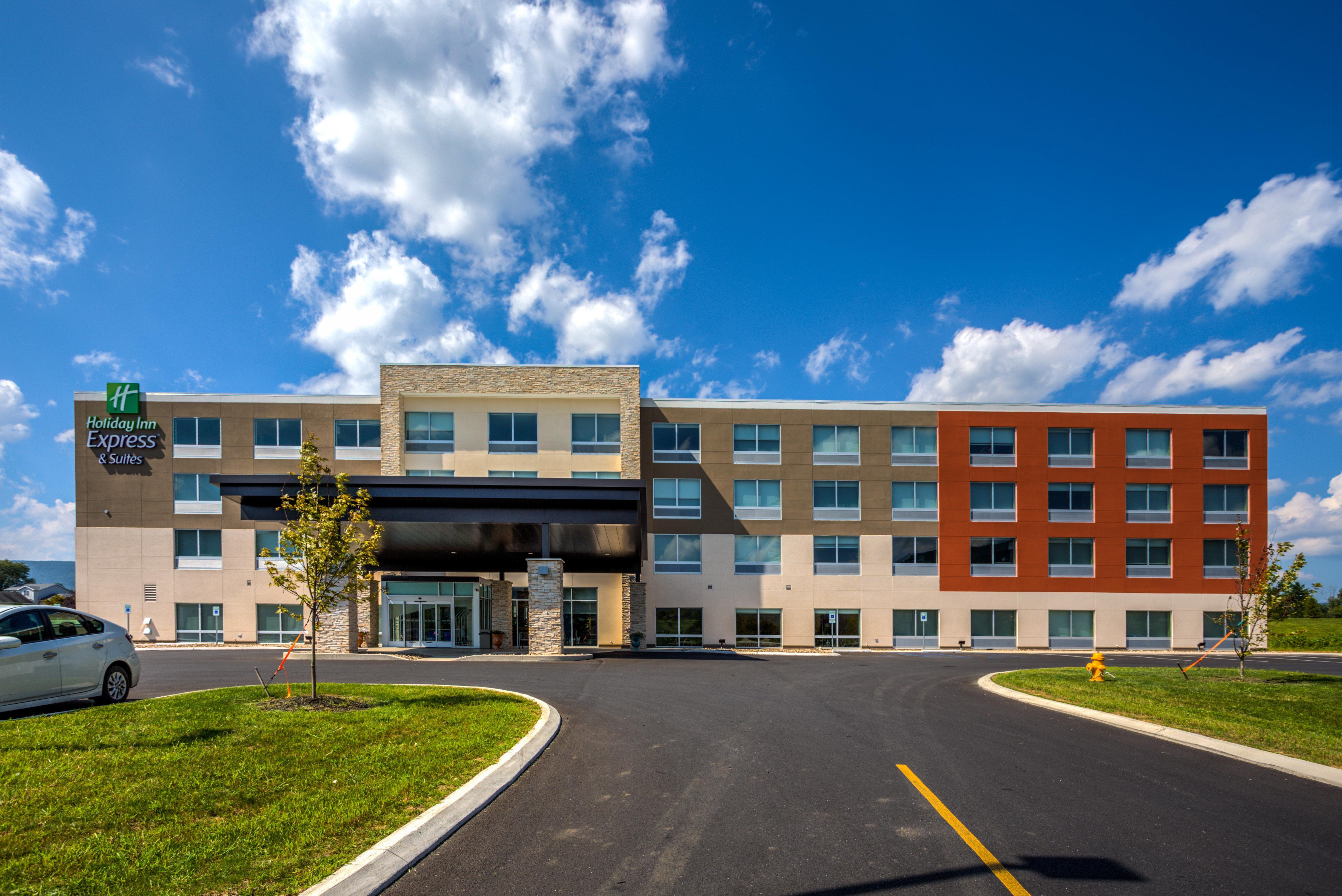 Holiday Inn Express & Suites Reedsville - State Coll Area, An Ihg Hotel Eksteriør bilde
