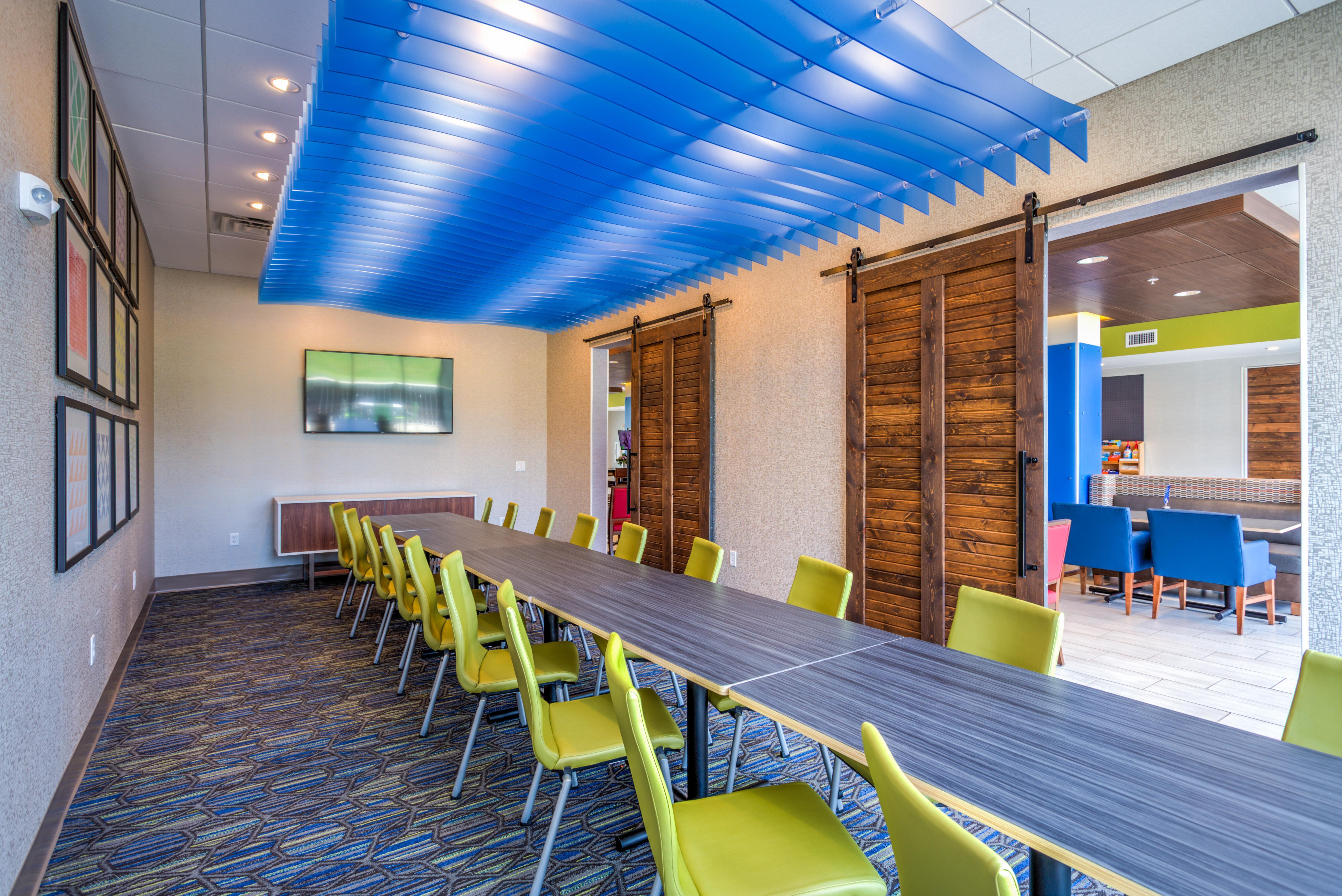 Holiday Inn Express & Suites Reedsville - State Coll Area, An Ihg Hotel Eksteriør bilde